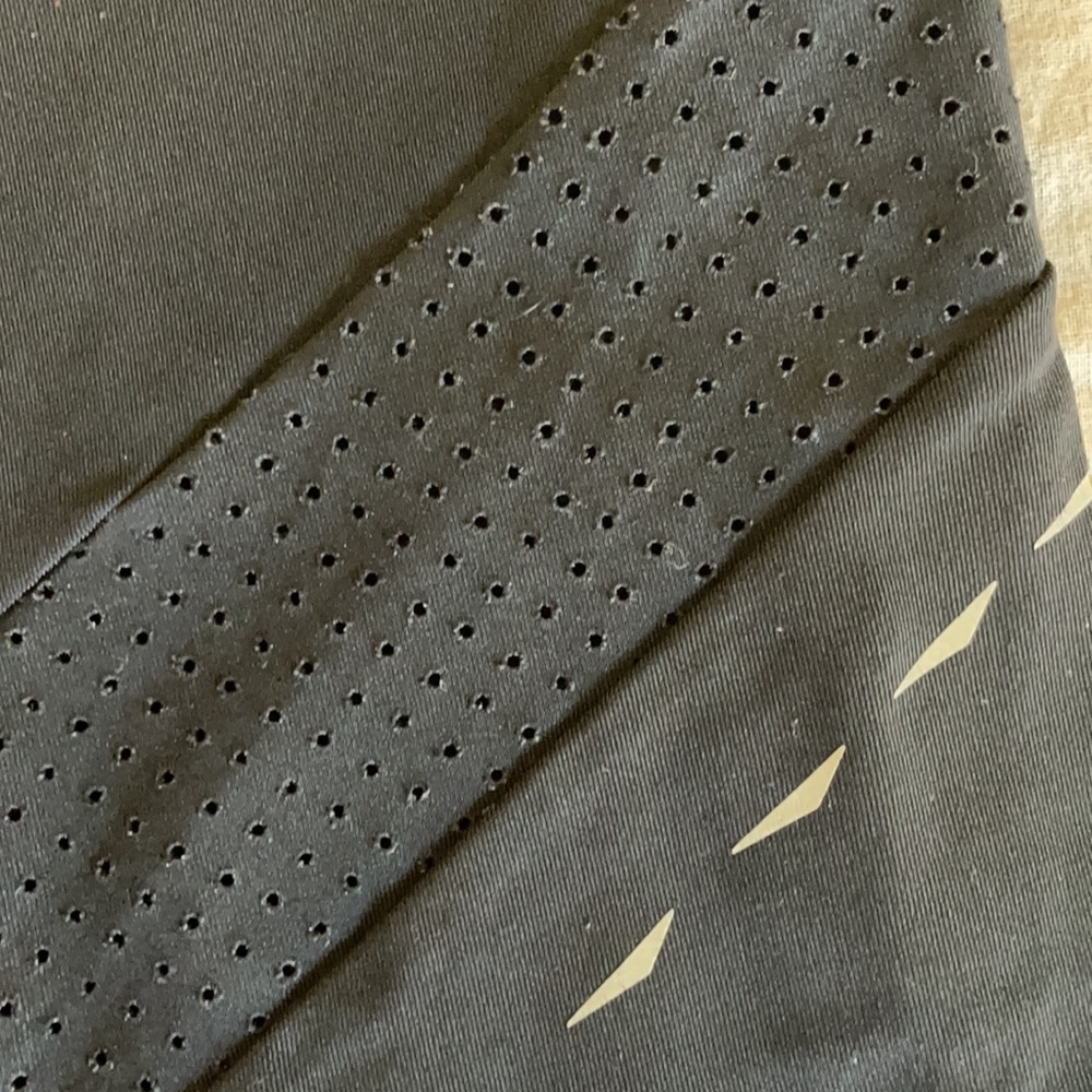 Gymshark black leggings with mesh details - Picture 2 of 4